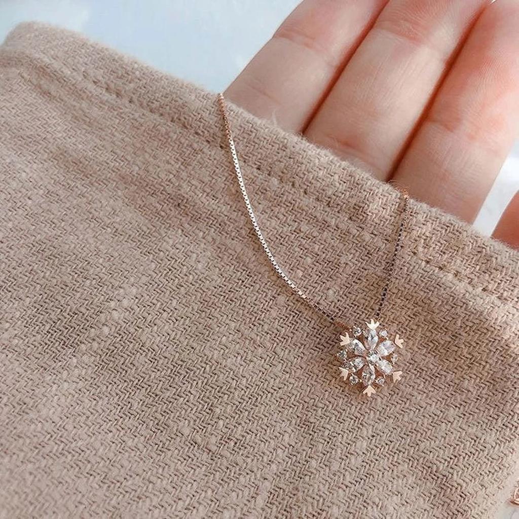 Ragyogó hókristály nyaklánc arany és ezüst színben