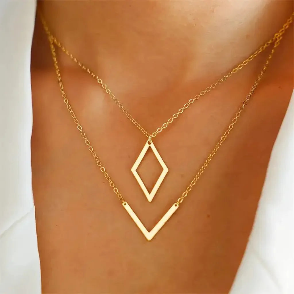Elegáns geometrikus V medálos nyaklánc